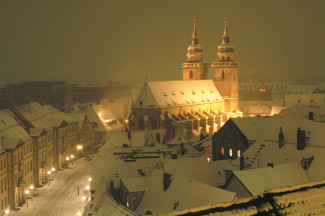 Stadtkirche Bayreuth in der Winternacht